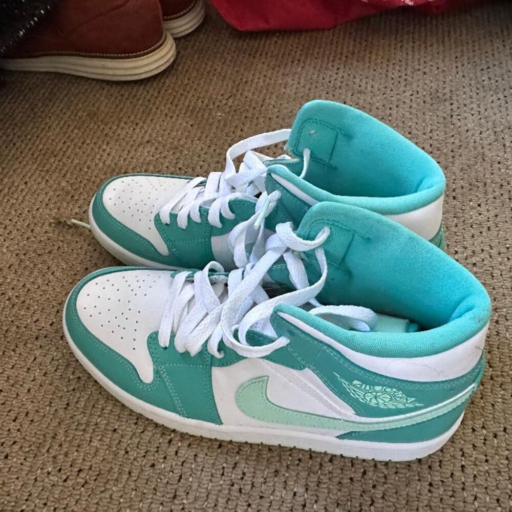 Air Jordan 1 Mid Women's Shoes